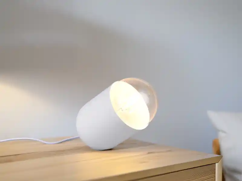 meineWunschleuchte Kleine LED Tischleuchte oval aus Metall in Weiß, Höhe 13,5cm Neue Ware