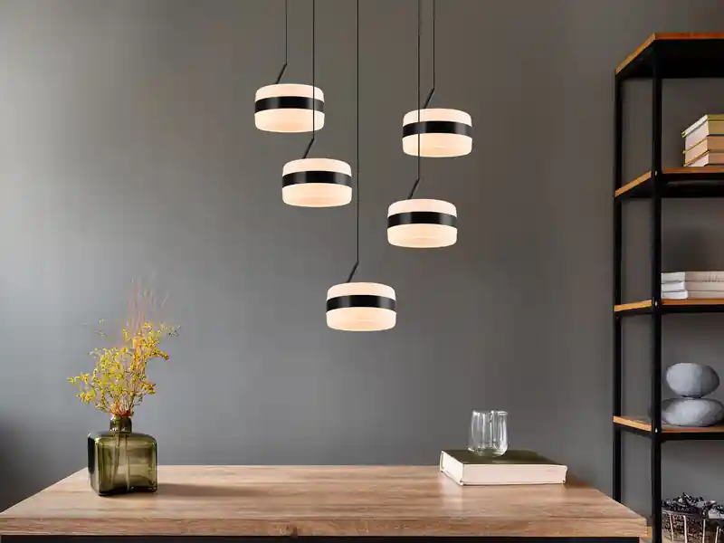 Expressversand Trio Leuchten Cluster LED Pendelleuchte DIOS höhenverstellbar 5-flammig, Schwarz Ø 45cm