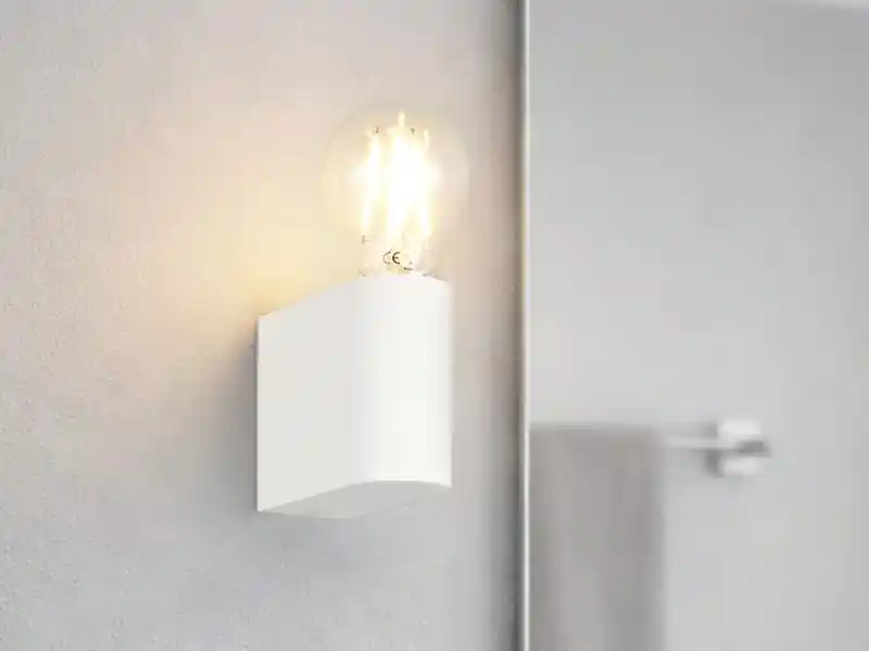 Saisonangebot Trio Leuchten Kleine Bad Wandleuchte PRATELLA aus Kunststoff Weiß, Höhe 8cm