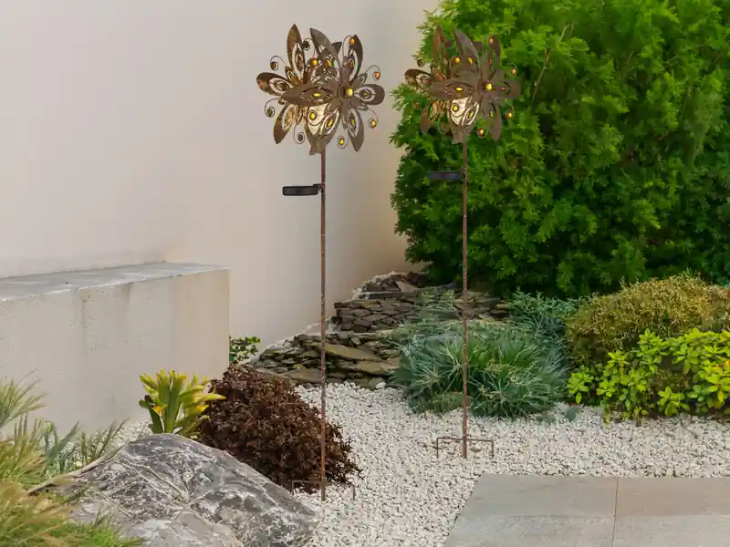 meineWunschleuchte 2er Set Solar Gartenstecker Windspiel mit Erdspieß Metall Rostoptik, Höhe 124cm Neu