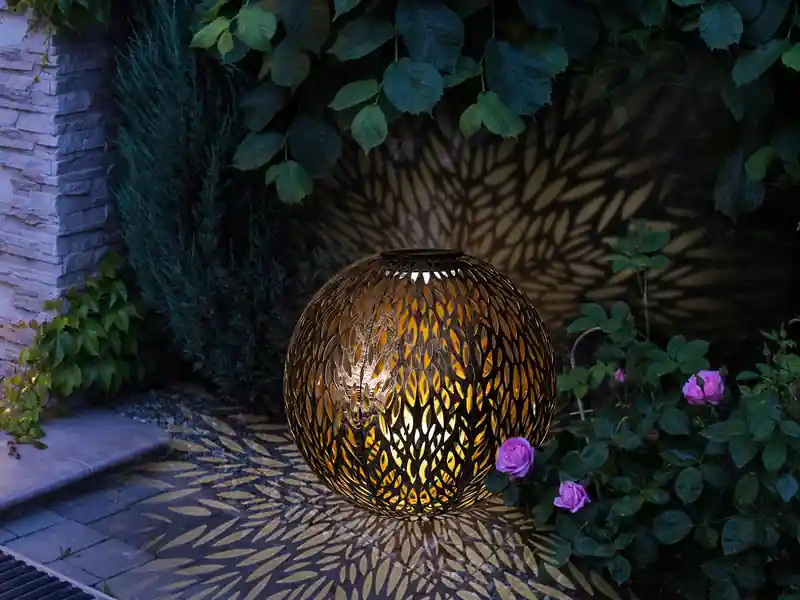 Aktuell Globo LED Metall Solarkugel Ø 27cm mit Erdspieß, Silber Antik