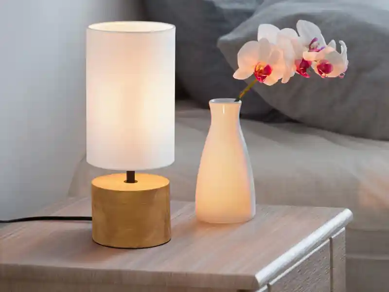 meineWunschleuchte LED Tischleuchte Holzfuß mit Stoffschirm in Weiß, Höhe 30cm Schnäppchen