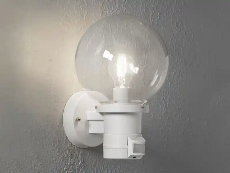 Abverkauf Konstsmide LED Außenwandleuchte mit Bewegungsmelder, Weiß mit Glas Kugel Ø 20cm