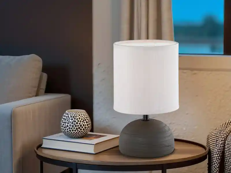 Saisonangebot RL LIVE YOUR LIGHT Kleine Tischleuchte LUCI mit Keramikfuß Braun & Stoffschirm, Höhe 23cm