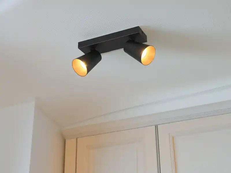 Super-Preis Trio Leuchten Deckenstrahler SHARP Schwarz Gold 2-flammig, Breite 28cm