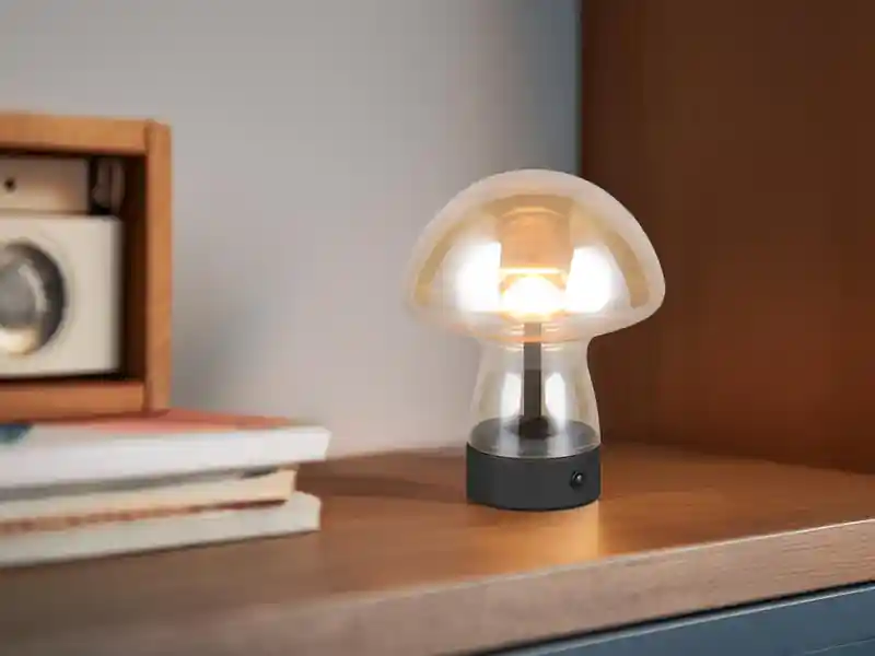 Beliebt RL LIVE YOUR LIGHT Kleine Akku Tischlampe DOOLEY aus Glas Bernsteinfarben, Höhe 18cm