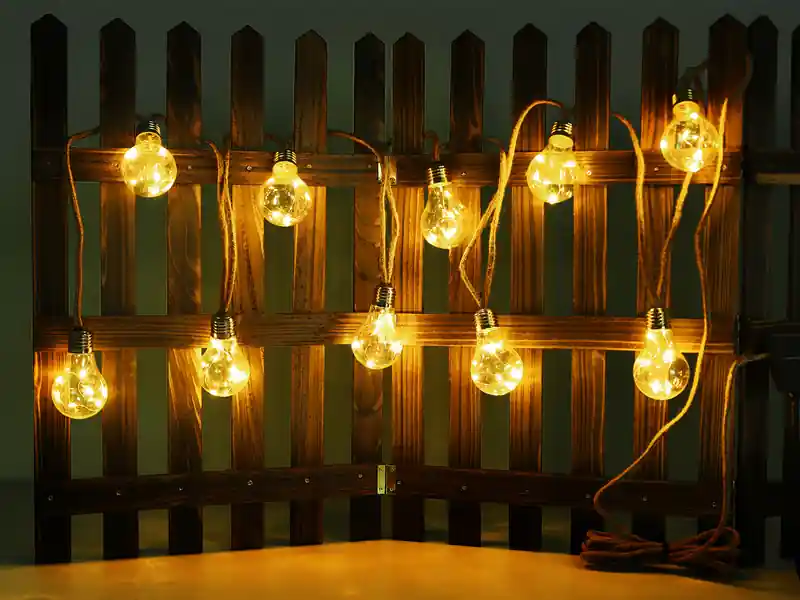 Heißes Angebot Globo Solarbetriebene LED Outdoor Lichterkette mit 10 Glühbirnen, Länge 5,7 Meter