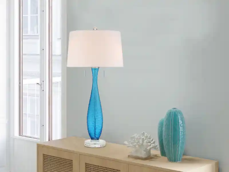 meineWunschleuchte Große LED Tischleuchte mit blauem Glasfuß und Stoffschirm in Weiß, Höhe 85cm Abverkauf
