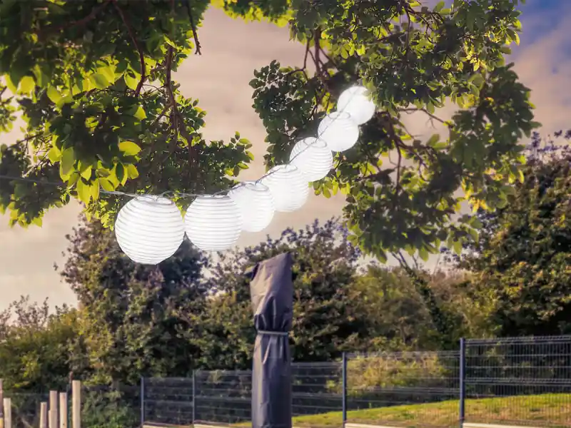 Zertifiziert Globo Solarbetriebene LED Outdoor Lichterkette mit 10 weißen Lampions, Länge 3 Meter