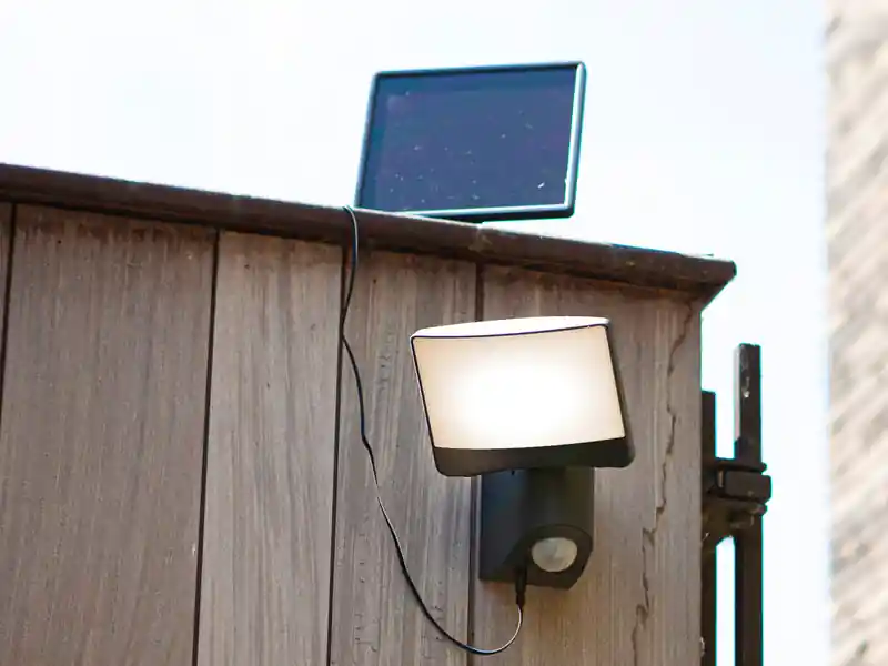 Lutec LED Solar Wandleuchte SUNSHINE mit Bewegungsmelder IP54, Breite 18cm Heißes Angebot